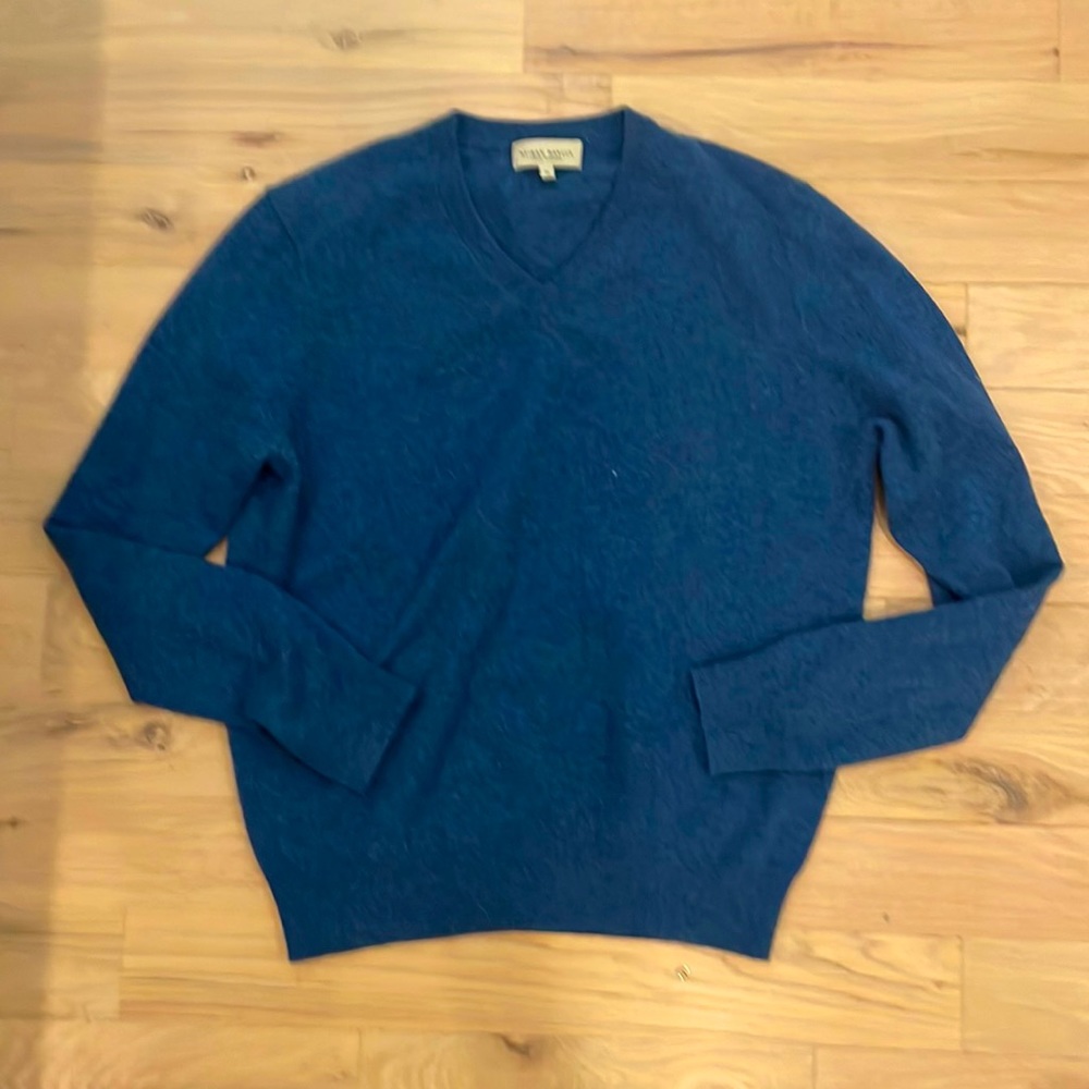 Neiman Marcus cashmere sweater - mens.